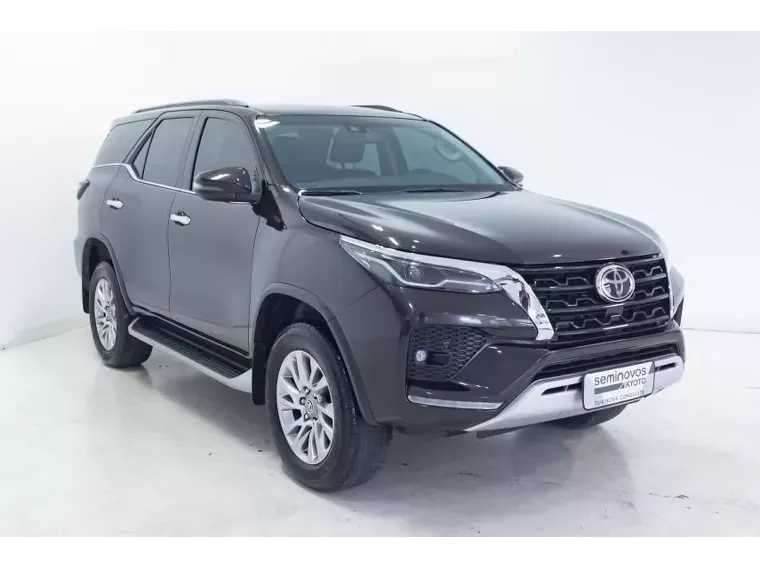 Toyota Hilux SW4 Marrom 14