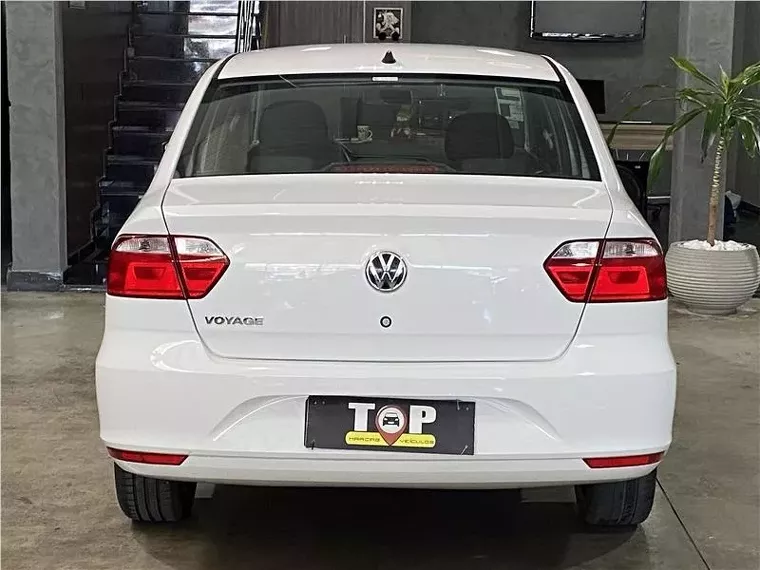 Volkswagen Voyage Branco 11