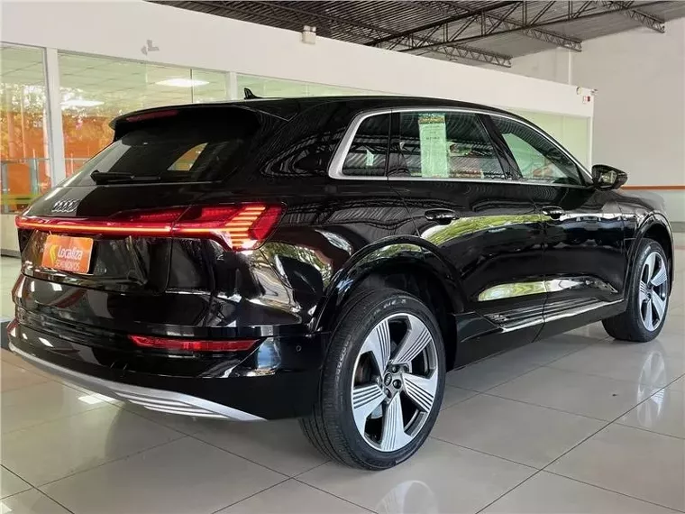 Audi E-tron Preto 15