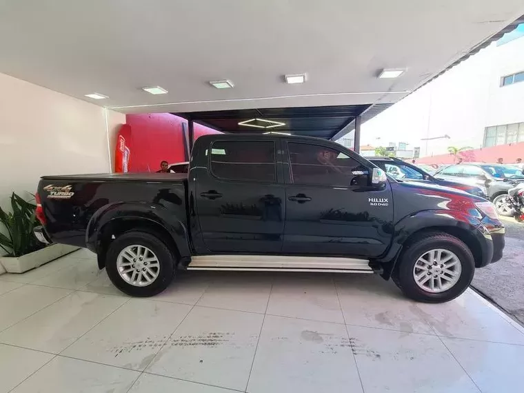 Toyota Hilux Preto 12