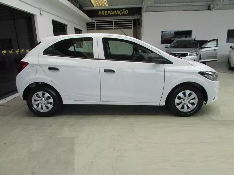 Chevrolet Onix Branco 4