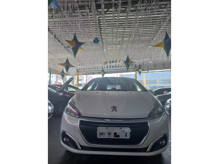 Peugeot 208 Branco 3