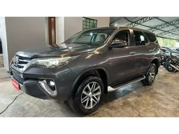 Toyota Hilux SW4
