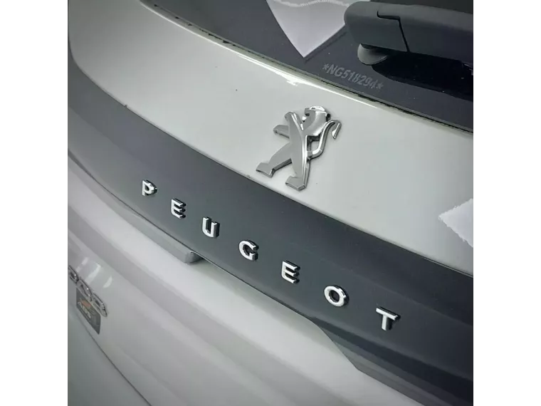 Peugeot 208 Branco 9