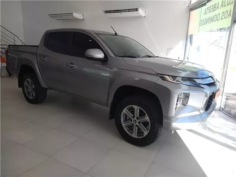 Mitsubishi L200 Triton Prata 2