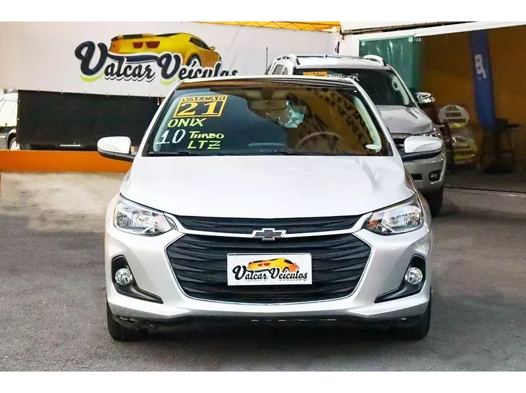 Chevrolet Onix Prata 19