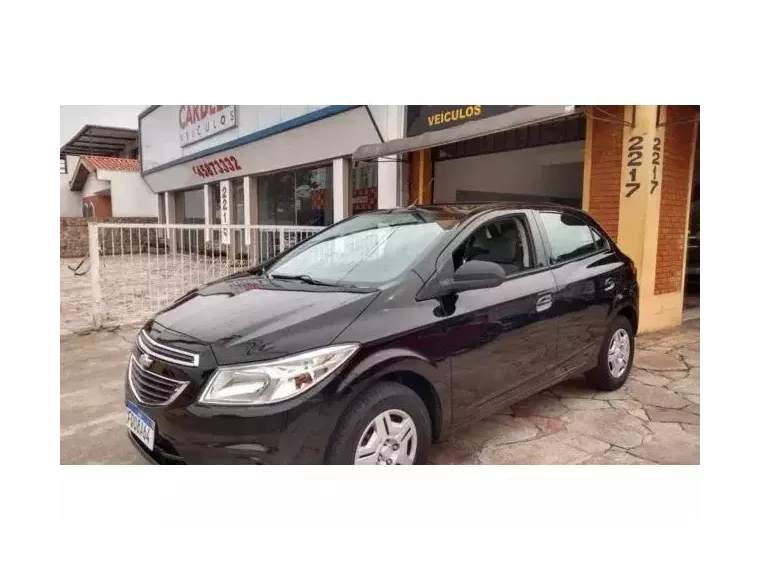 Chevrolet Onix Preto 4