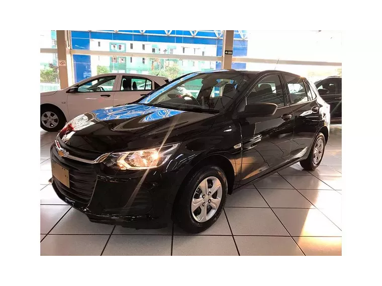 Chevrolet Onix Preto 4