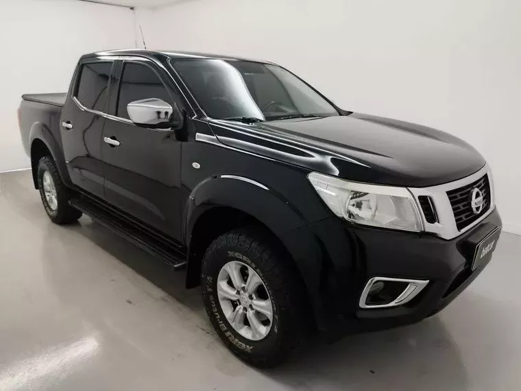 Nissan Frontier Preto 18