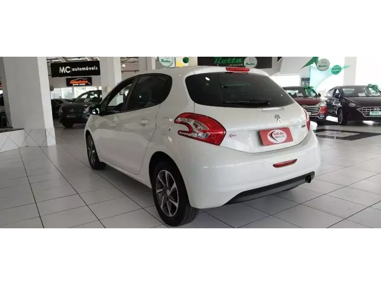 Peugeot 208 Branco 3