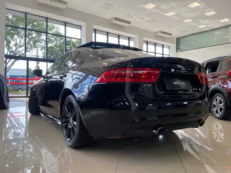 Jaguar XE Preto 18