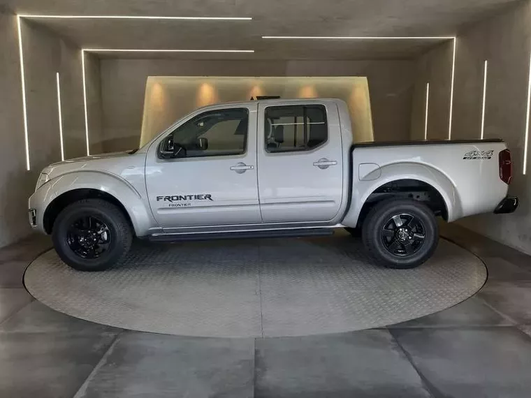 Nissan Frontier Prata 3