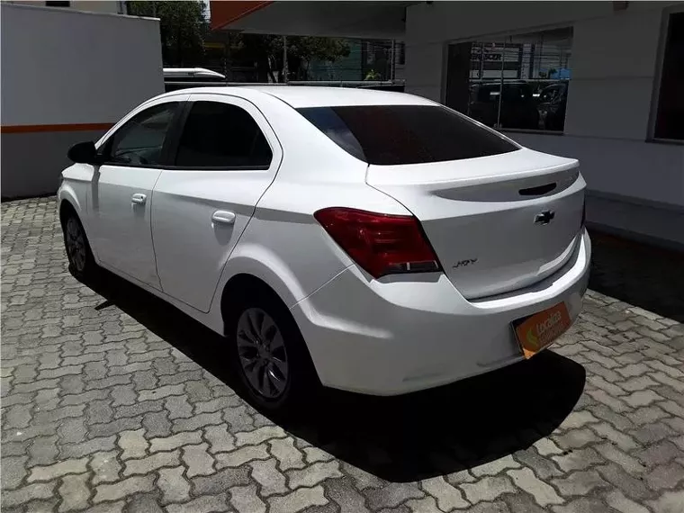 Chevrolet Onix Branco 7