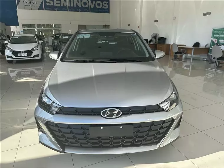 Hyundai HB20 Prata 10