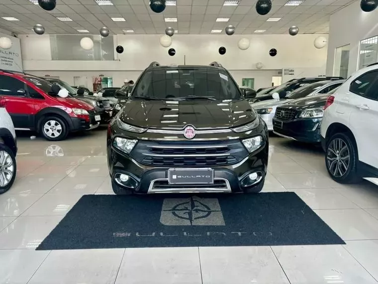 Fiat Toro Marrom 2