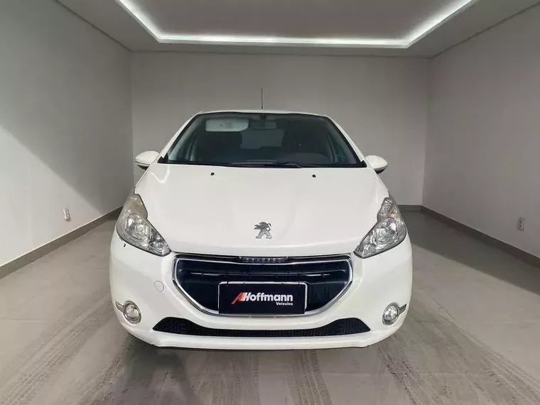 Peugeot 208 Branco 9