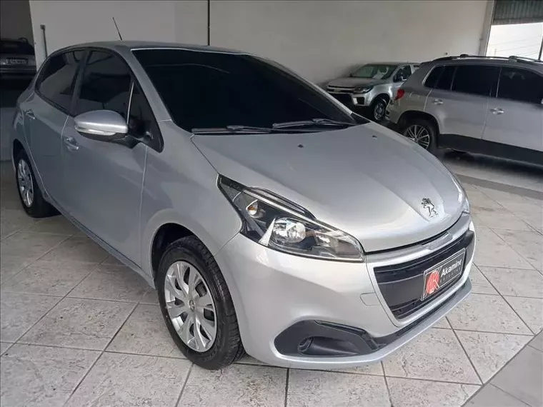 Peugeot 208 Prata 6