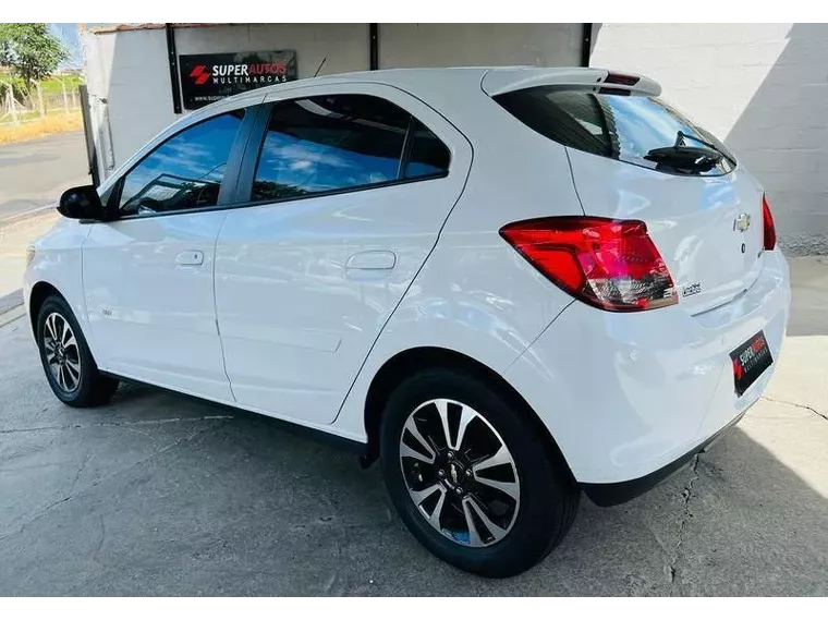 Chevrolet Onix Branco 10