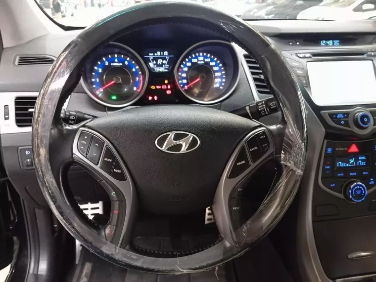 Hyundai Elantra Preto 11