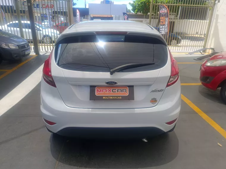 Ford Fiesta Branco 13