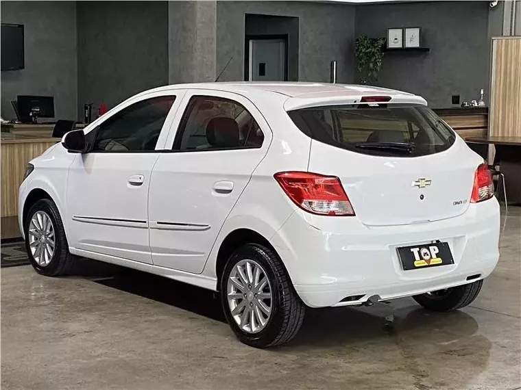 Chevrolet Onix Branco 1