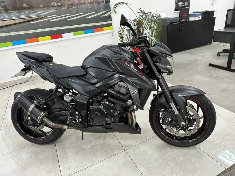 Suzuki GSX-S Preto 27