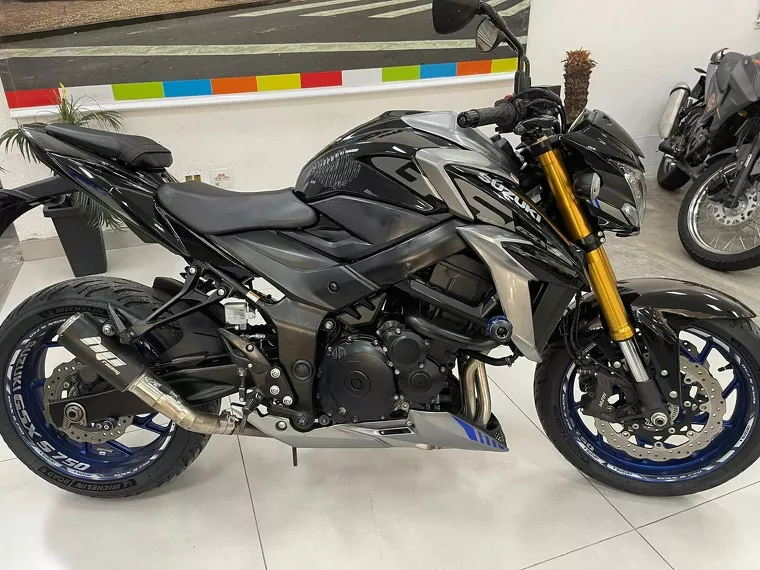 Suzuki GSX-S Preto 28