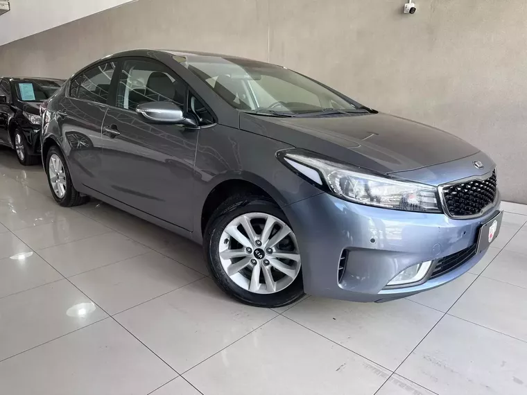 KIA Cerato Cinza 5