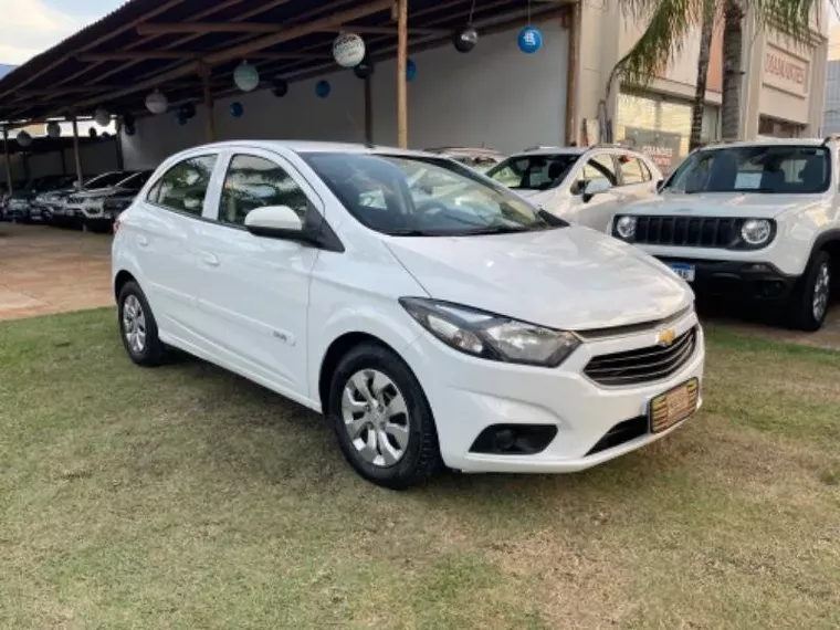 Chevrolet Onix Branco 8