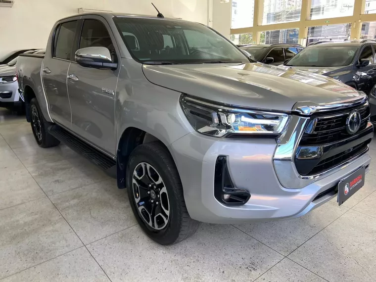 Toyota Hilux Prata 5