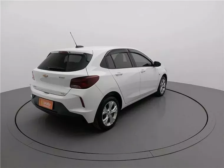 Chevrolet Onix Branco 14