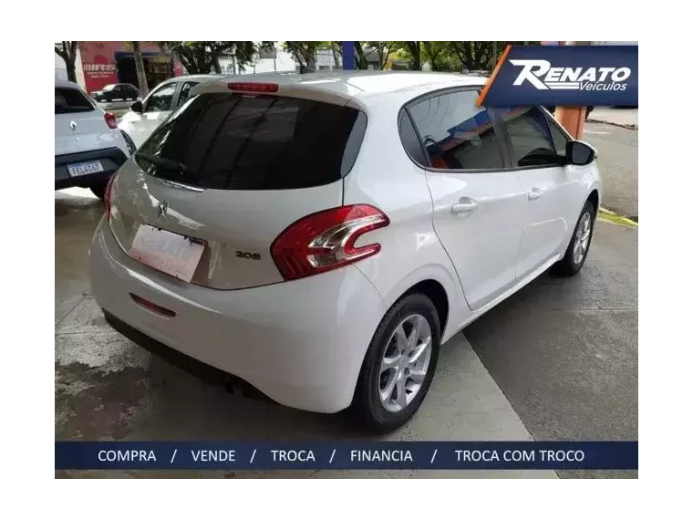 Peugeot 208 Branco 4