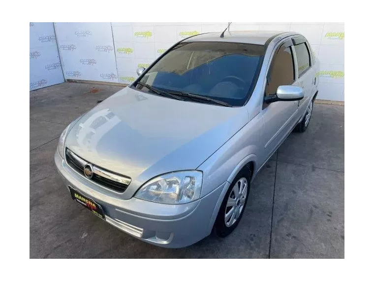 Chevrolet Corsa Prata 1