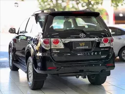 Toyota Hilux SW4
