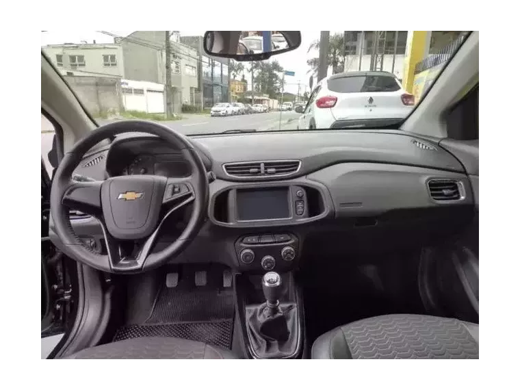 Chevrolet Onix Preto 3