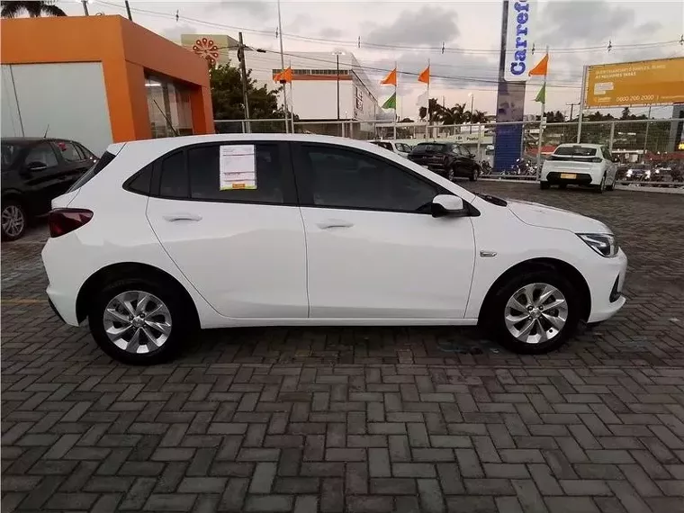 Chevrolet Onix Branco 8