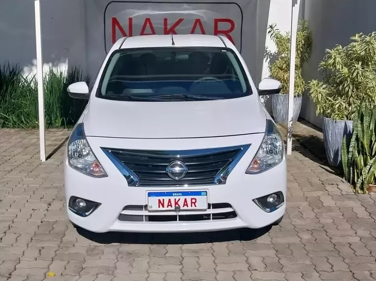 Nissan Versa Branco 1