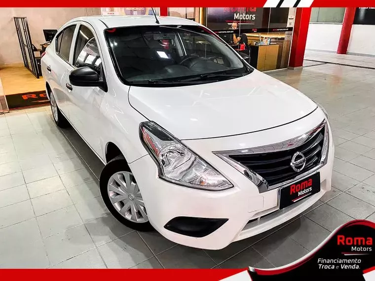 Nissan Versa Branco 2