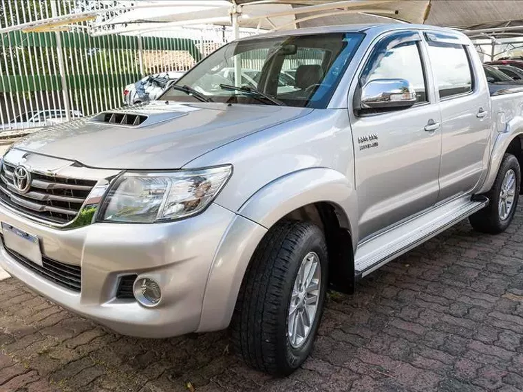 Toyota Hilux Prata 3