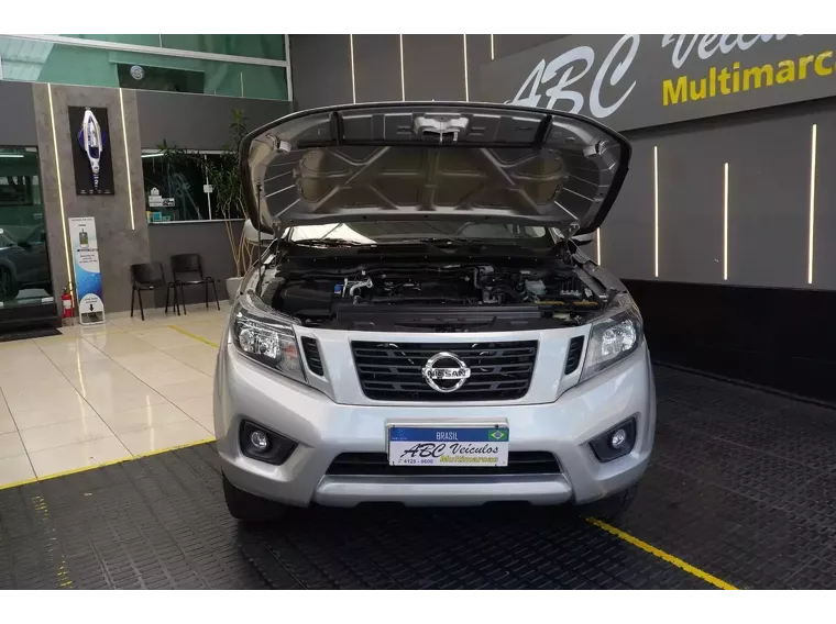 Nissan Frontier Prata 5