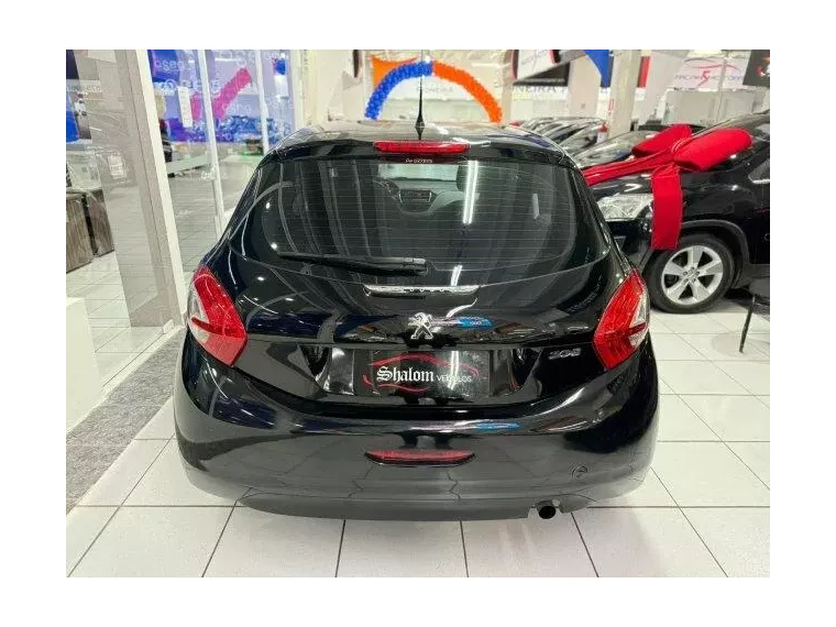 Peugeot 208 Preto 14