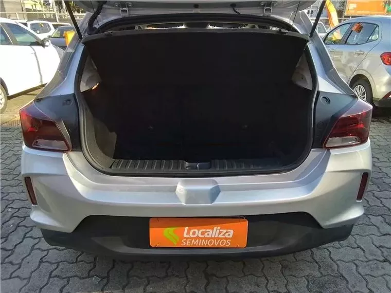 Chevrolet Onix Prata 14