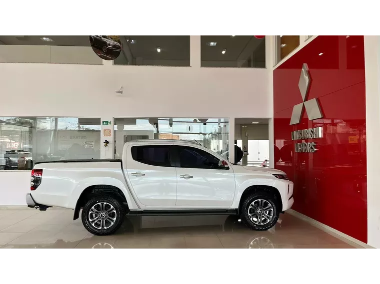 Mitsubishi L200 Triton Branco 10