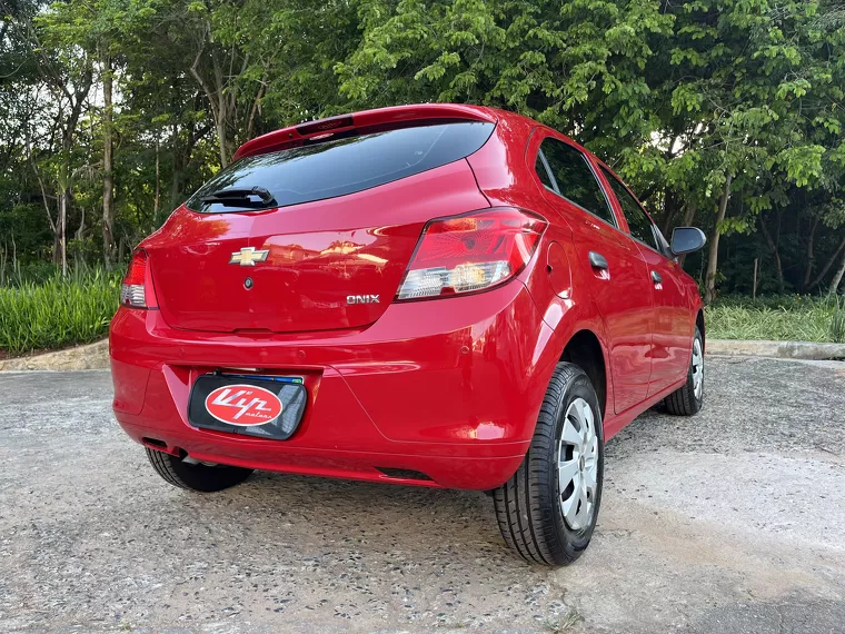 Chevrolet Onix Vermelho 2