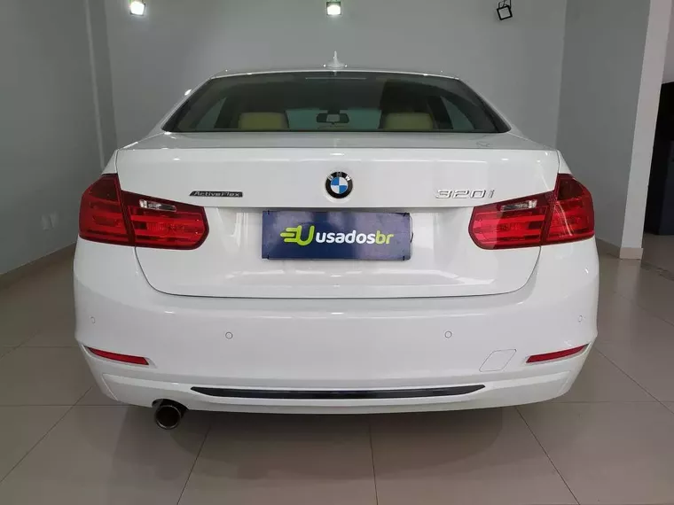 BMW 320i Branco 21