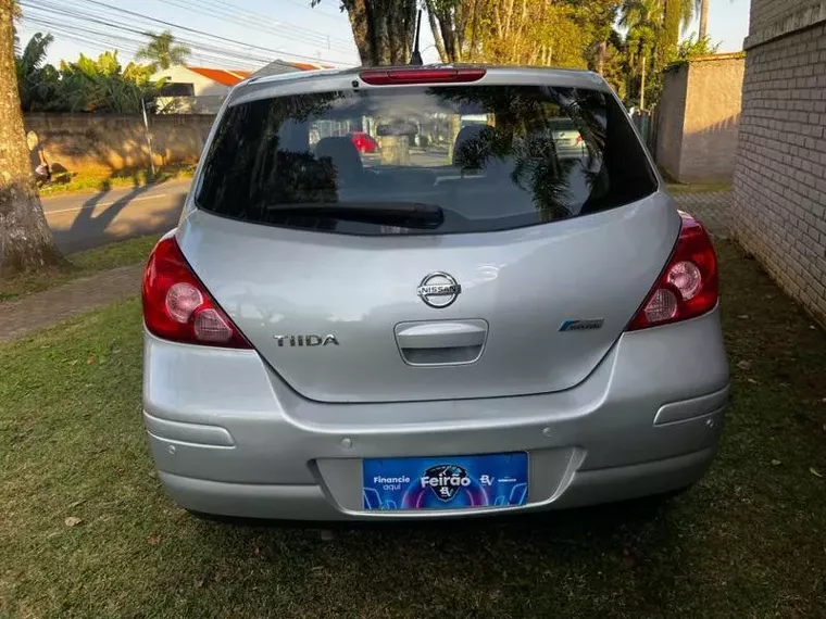 Nissan Tiida Prata 4