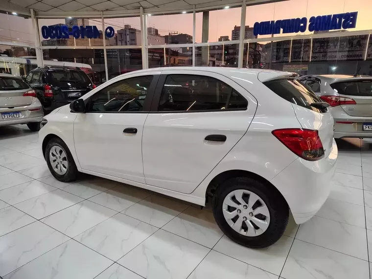 Chevrolet Onix Branco 5