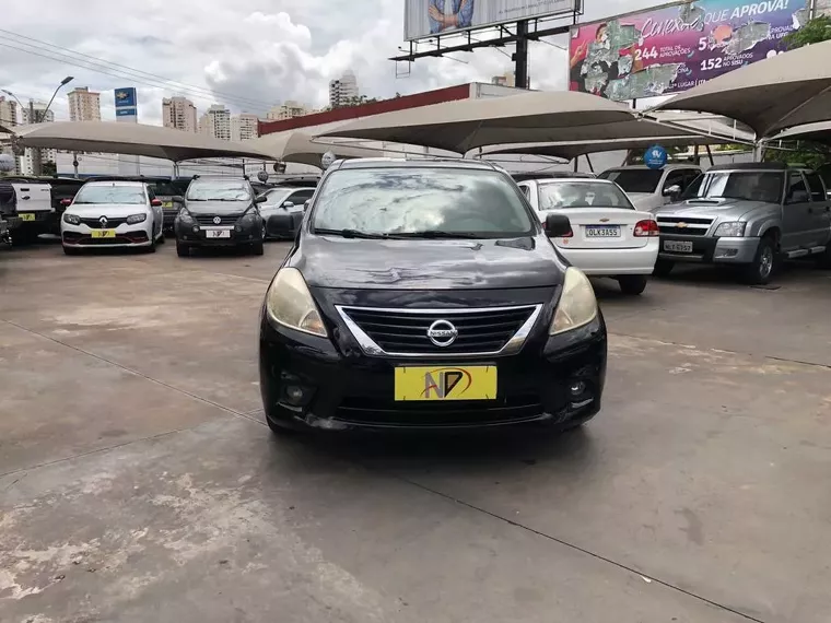 Nissan Versa Preto 3