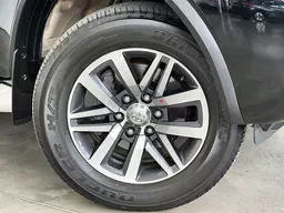 Toyota Hilux SW4