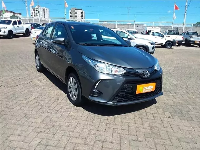 Toyota Yaris Cinza 6